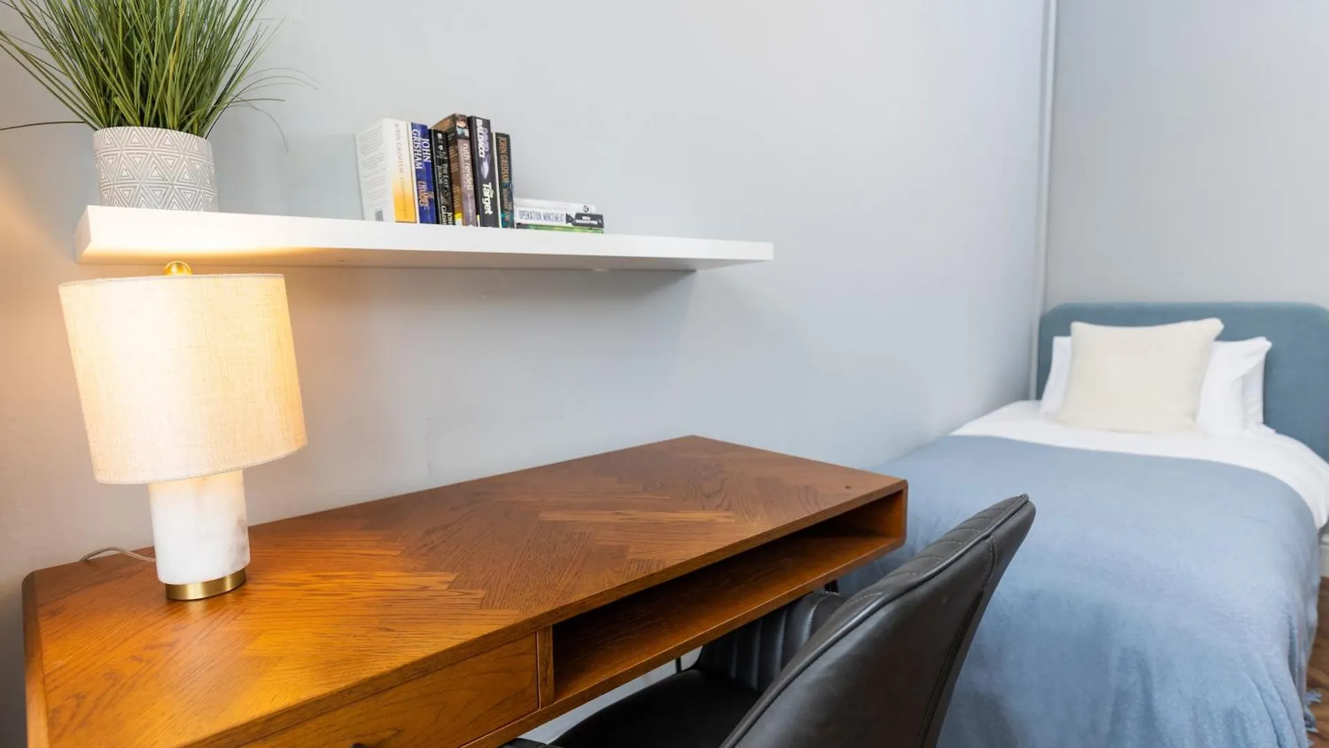 16 Lansdown Flat 3 - By Luxury Apartments Челтенхам